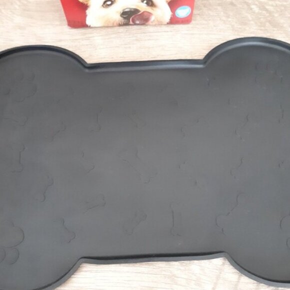 Silicone Dog Feeding Mat - Waterproof Non-Slip Pet Bowl Pad for Dogs & Cats - Picture 6 of 7